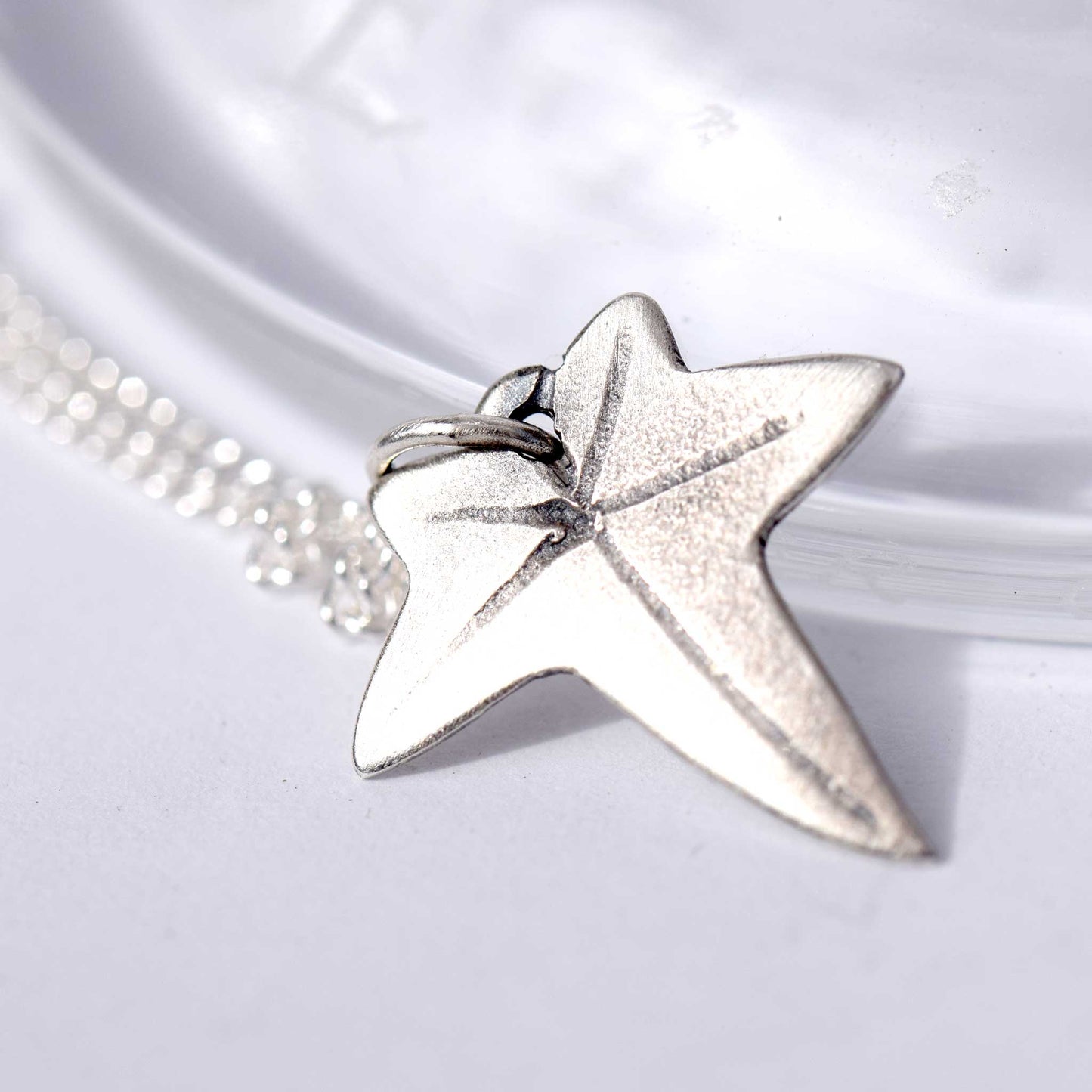 Ivy leaf small silver pendant