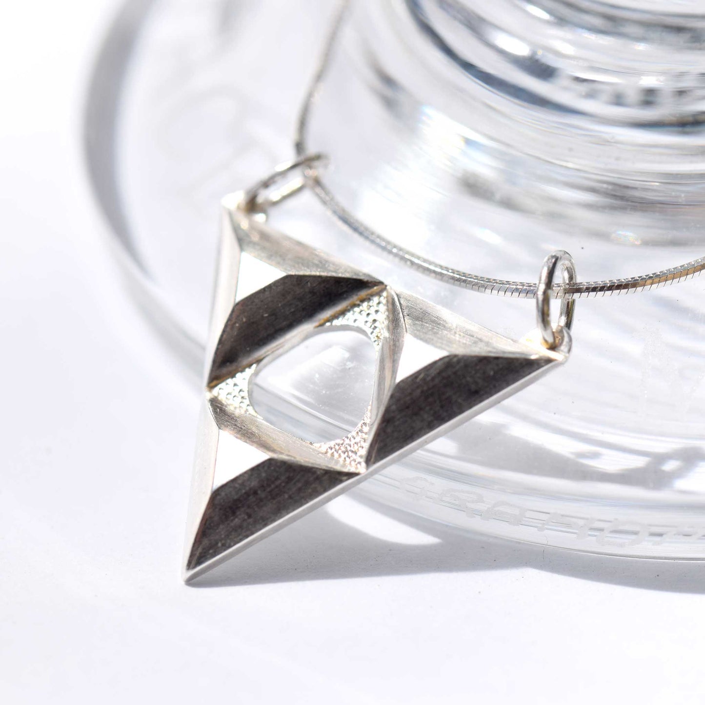 Three-triangle pendant