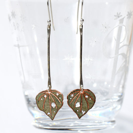 Kawakawa small on hammered silver (sterling) silver and copper